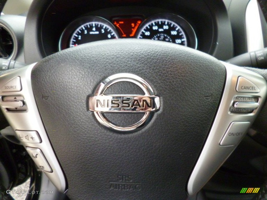 2014 Nissan Versa Note SV Controls Photo #83670436