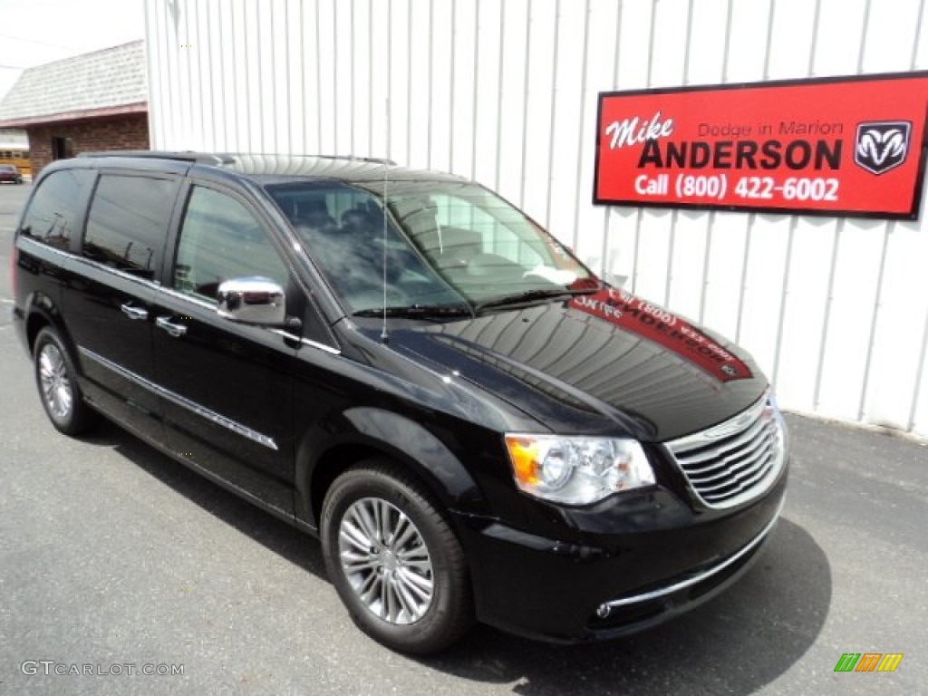 2013 Town & Country Touring - L - Brilliant Black Crystal Pearl / Black/Light Graystone photo #1