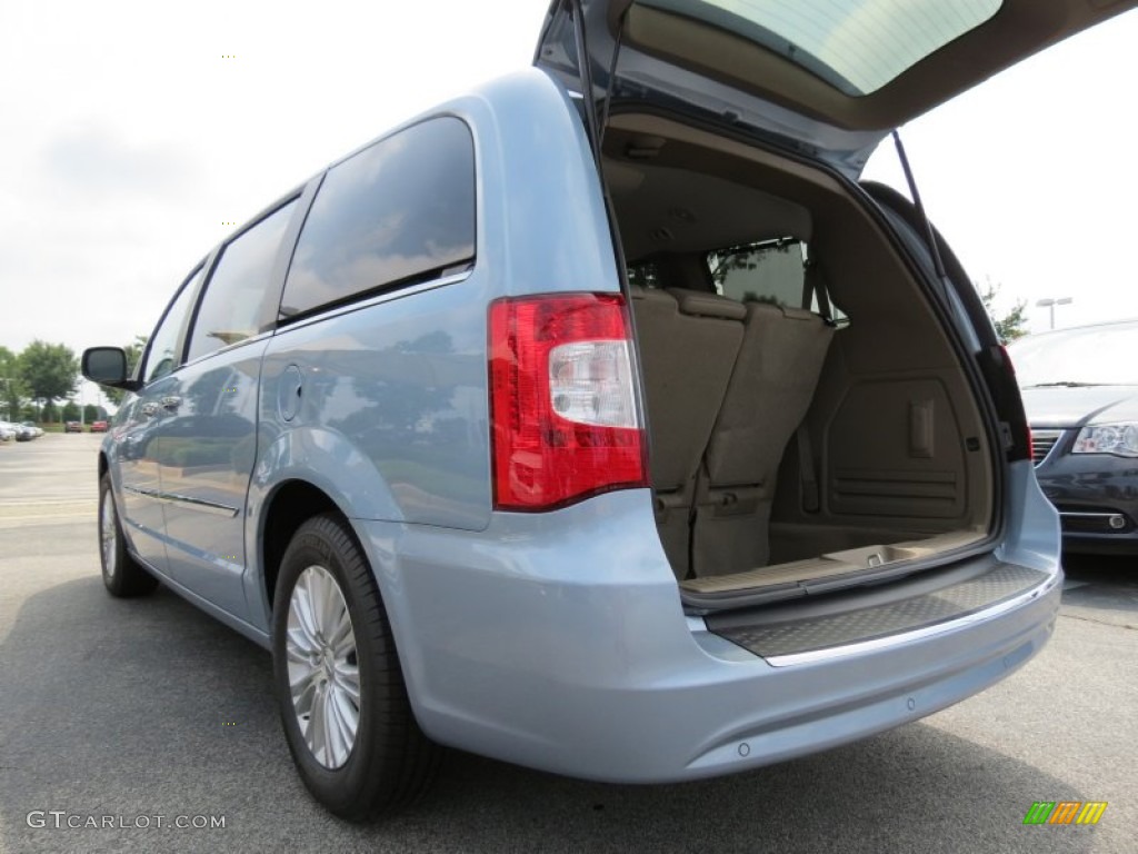 2013 Town & Country Touring - L - Crystal Blue Pearl / Dark Frost Beige/Medium Frost Beige photo #8