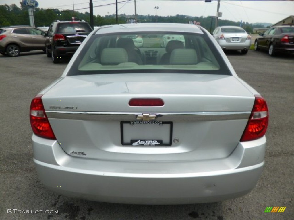 2005 Malibu Sedan - Galaxy Silver Metallic / Gray photo #6