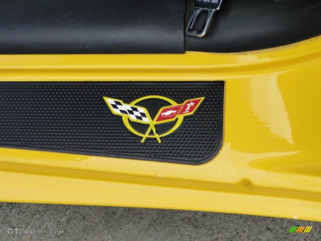 2004 Corvette Convertible - Millenium Yellow / Black photo #28