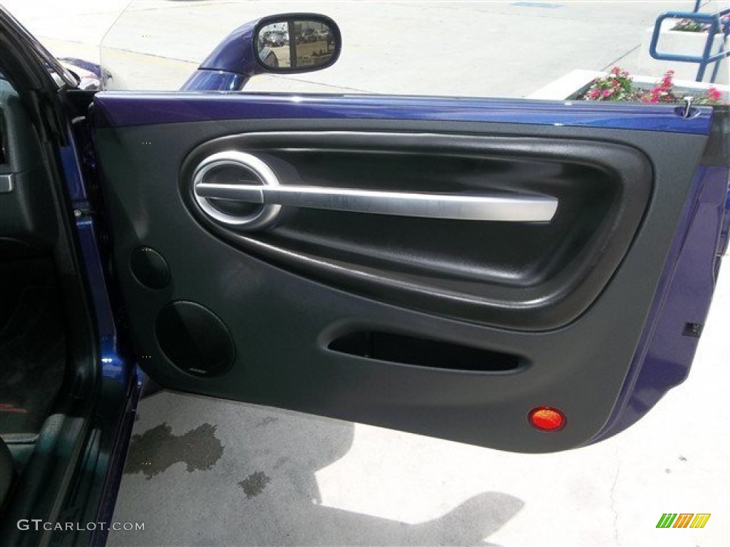 2004 Chevrolet SSR Standard SSR Model Ebony Door Panel Photo #83688244