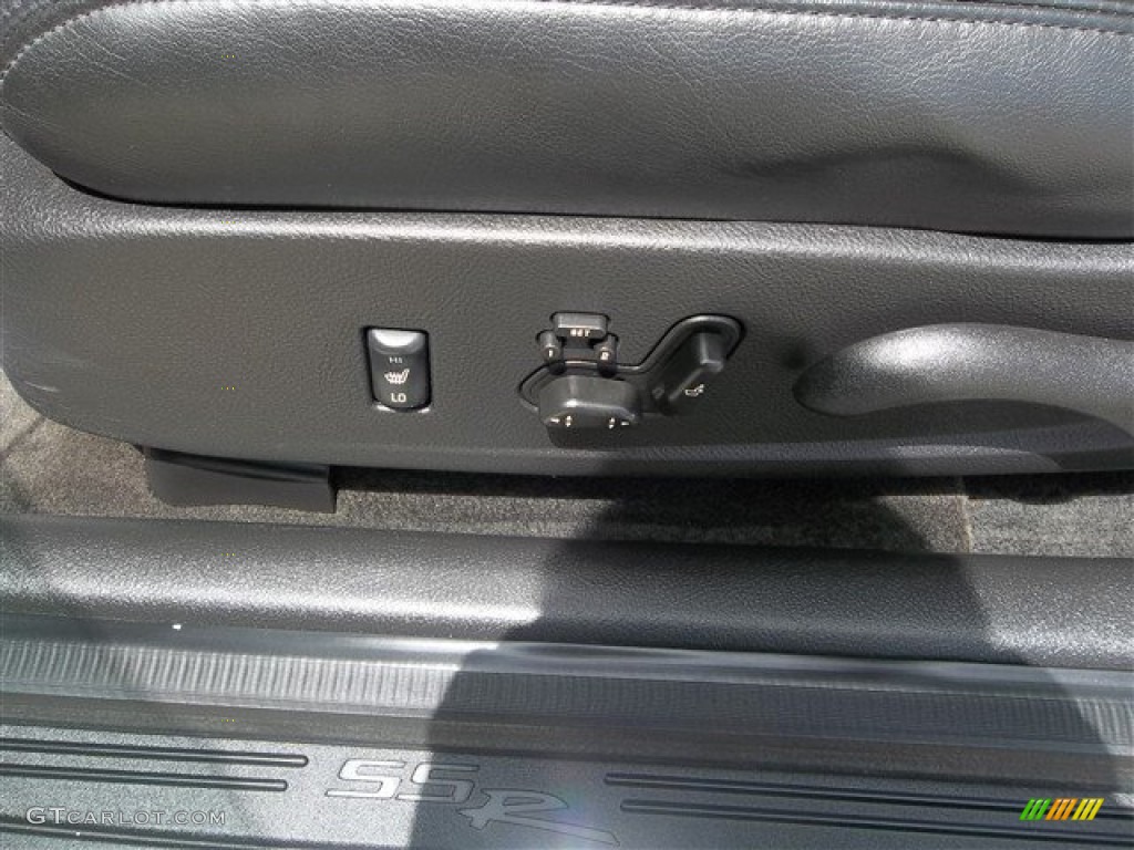2004 Chevrolet SSR Standard SSR Model Controls Photo #83688361