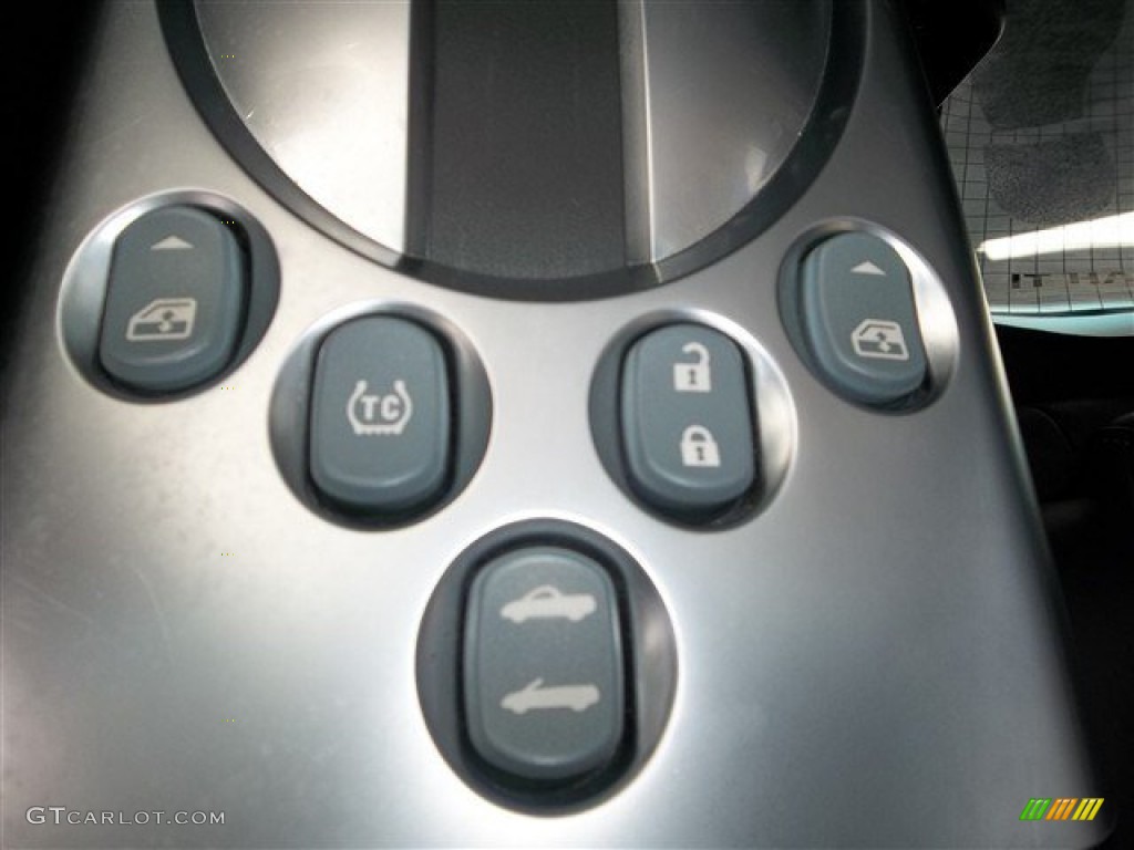 2004 Chevrolet SSR Standard SSR Model Controls Photo #83688382