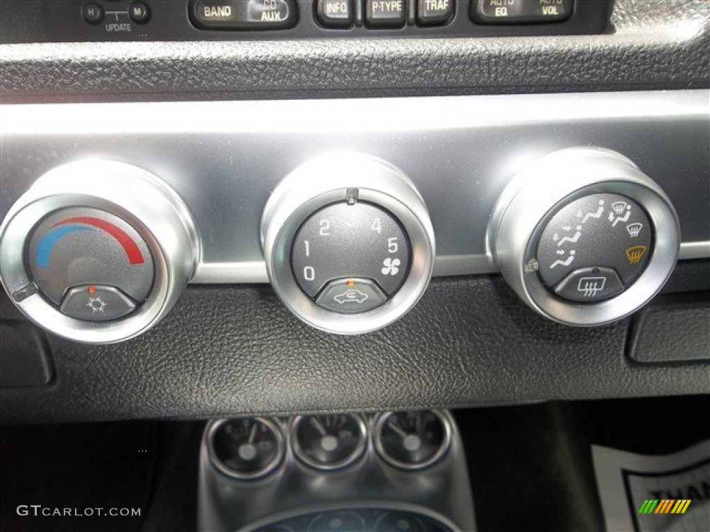 2004 Chevrolet SSR Standard SSR Model Controls Photo #83688427