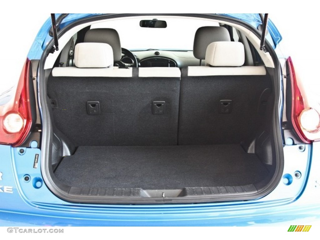 2011 Nissan Juke SV Trunk Photos