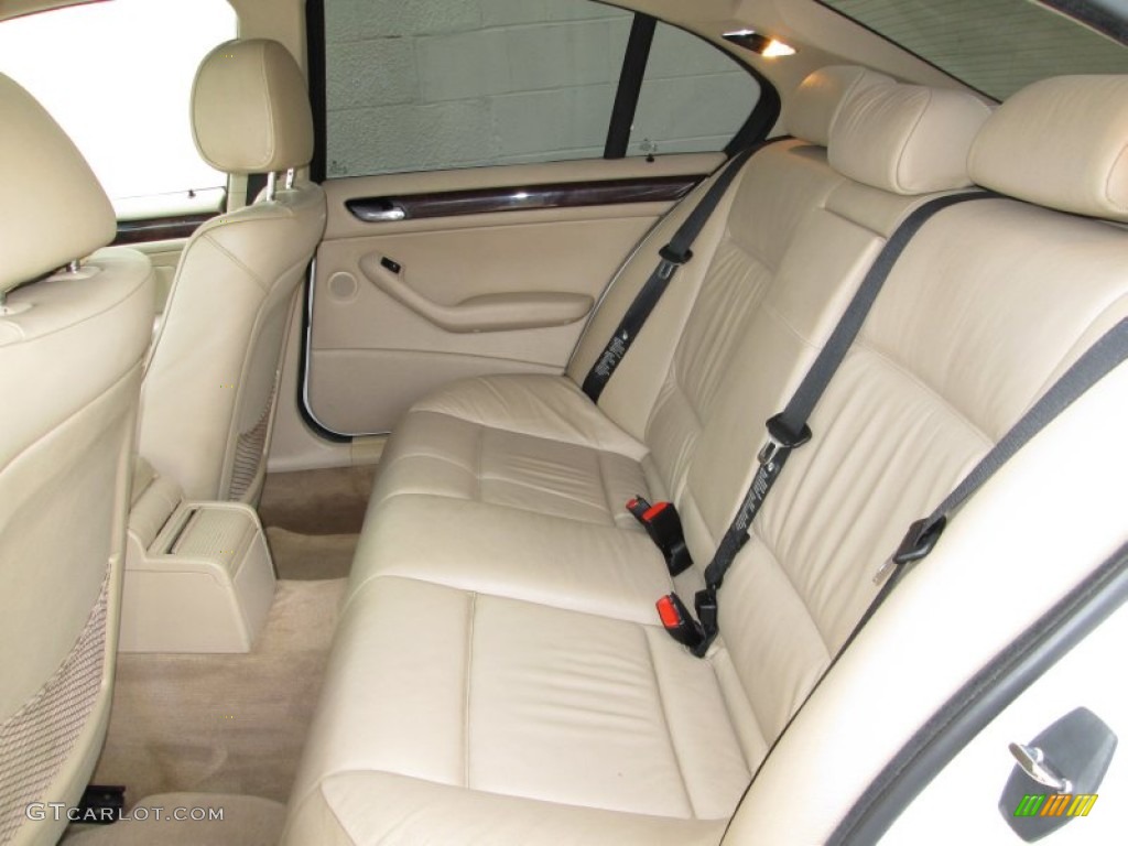 2004 3 Series 330xi Sedan - Alpine White / Sand photo #17
