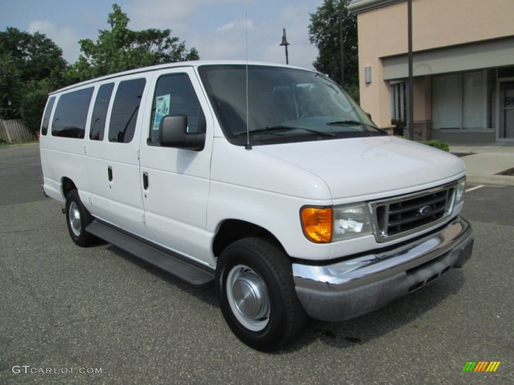 2004 E Series Van E350 Super Duty XLT 15 Passenger - Oxford White / Medium Flint photo #11