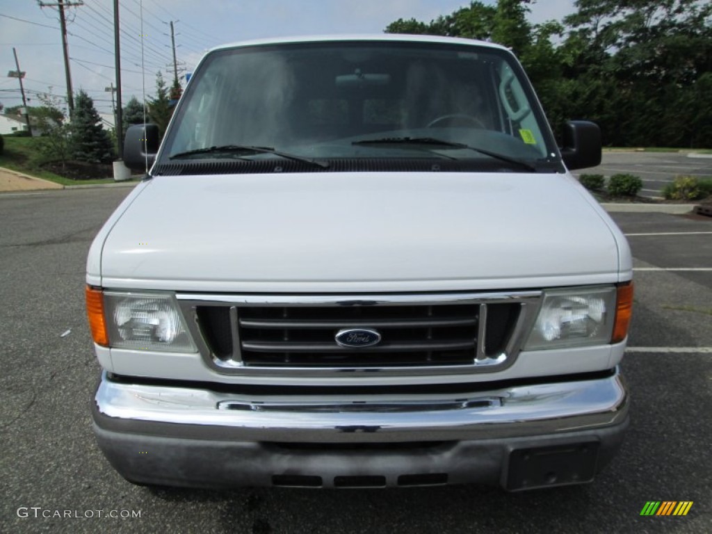 2004 E Series Van E350 Super Duty XLT 15 Passenger - Oxford White / Medium Flint photo #12