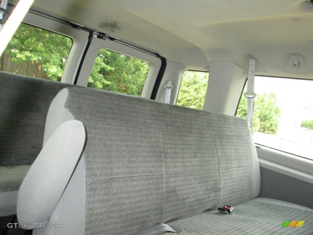 2004 E Series Van E350 Super Duty XLT 15 Passenger - Oxford White / Medium Flint photo #20