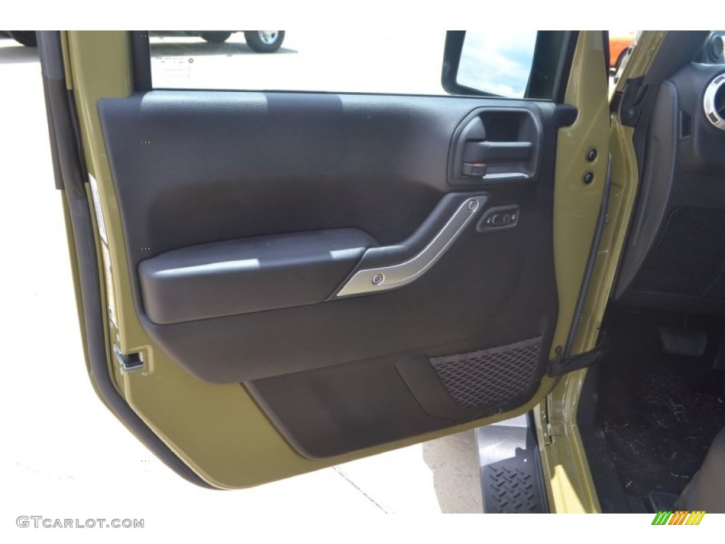 2013 Wrangler Sahara 4x4 - Commando Green / Black/Dark Saddle photo #15