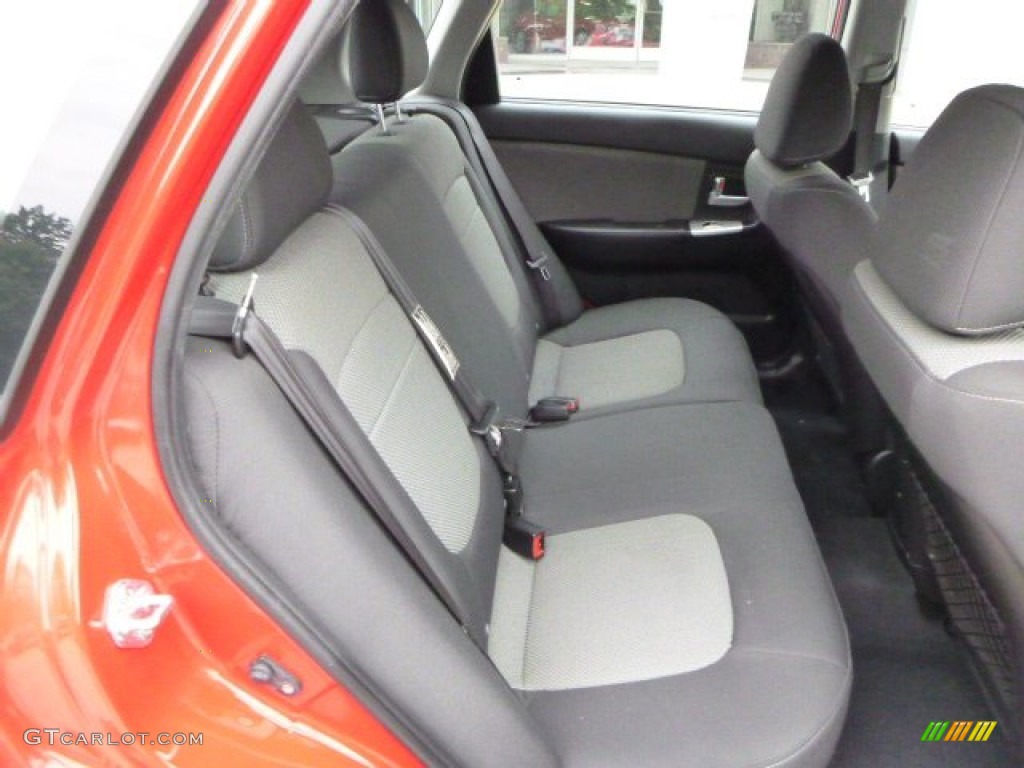2008 Spectra 5 SX Wagon - Classic Red / Black photo #13
