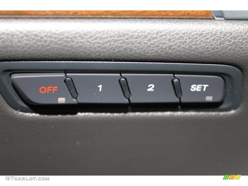 2012 Audi Q5 3.2 FSI quattro Controls Photo #83710789
