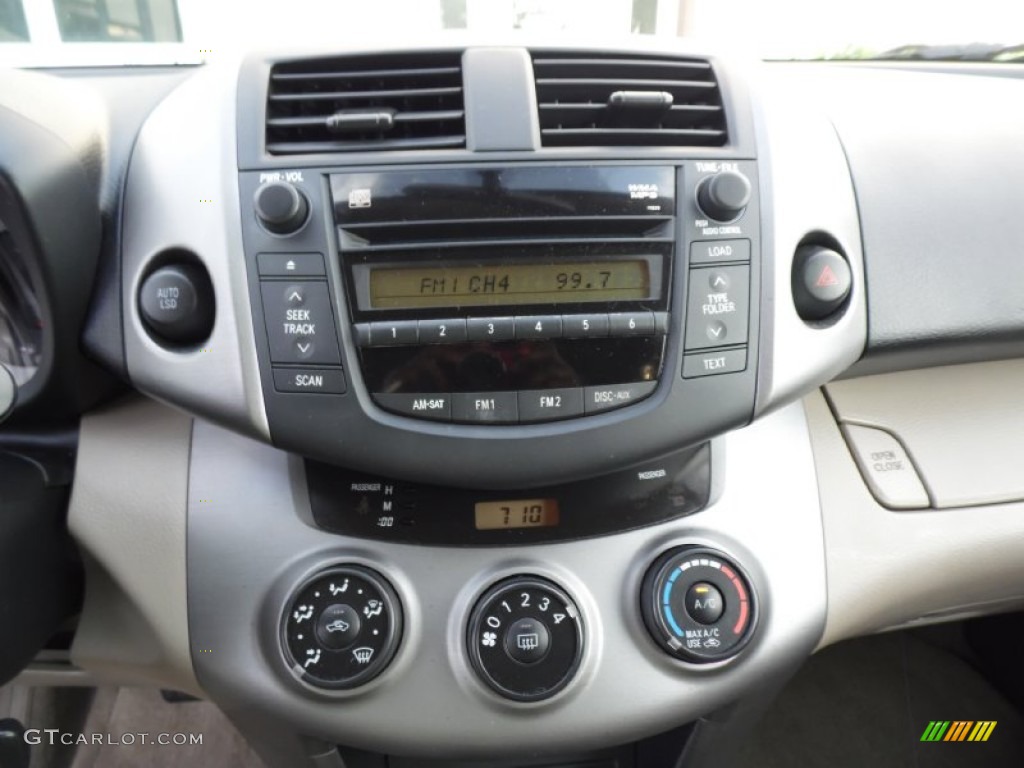 2008 Toyota RAV4 Sport Controls Photos