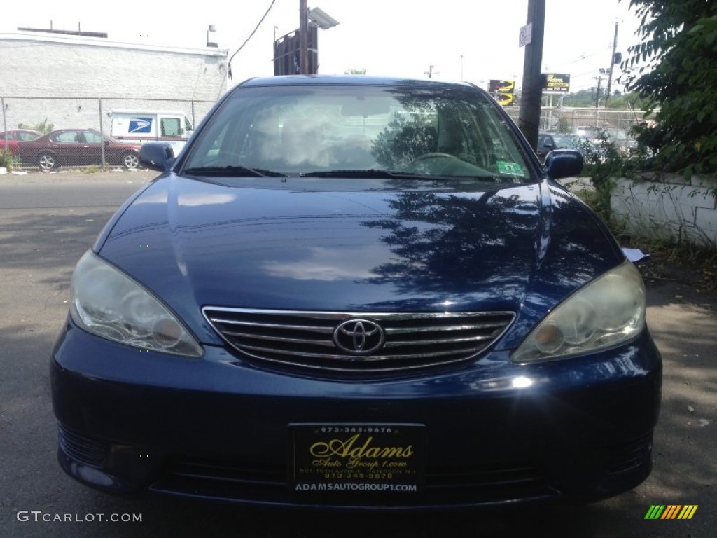 2005 Camry LE - Indigo Ink Pearl / Taupe photo #2
