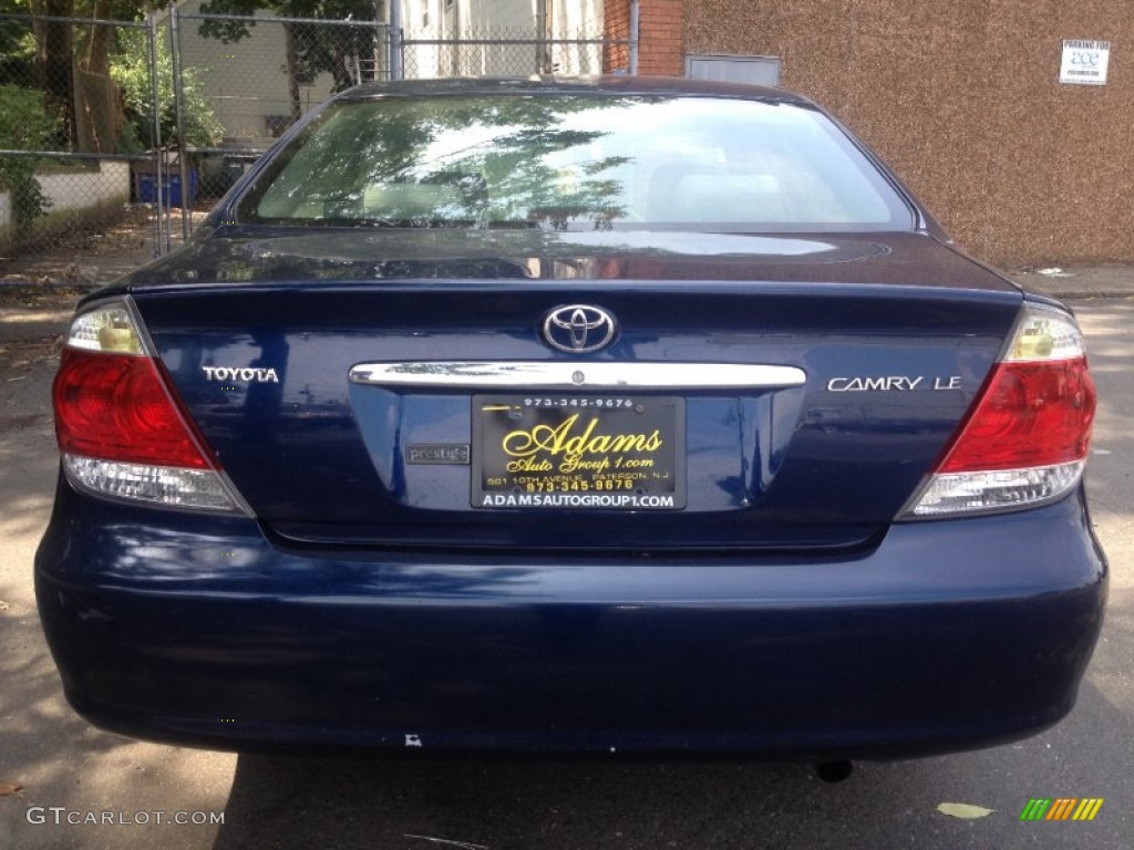 2005 Camry LE - Indigo Ink Pearl / Taupe photo #5
