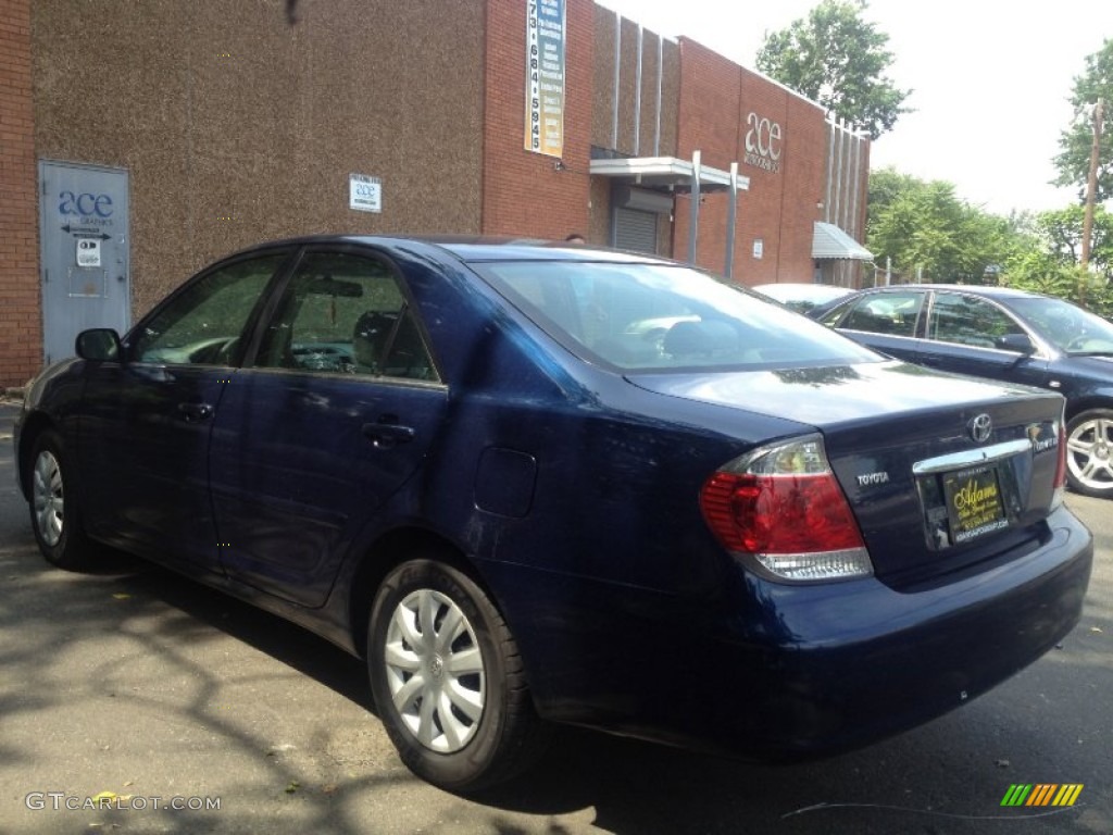 2005 Camry LE - Indigo Ink Pearl / Taupe photo #6