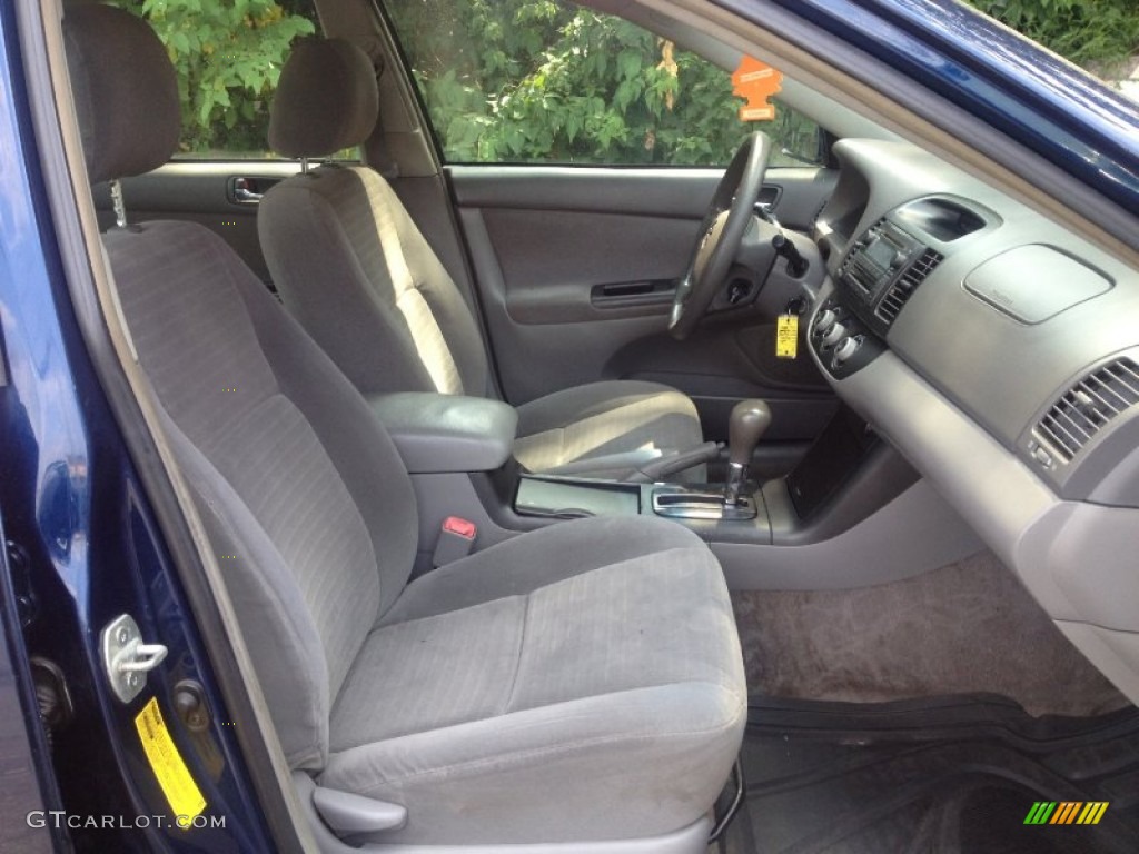 2005 Camry LE - Indigo Ink Pearl / Taupe photo #22