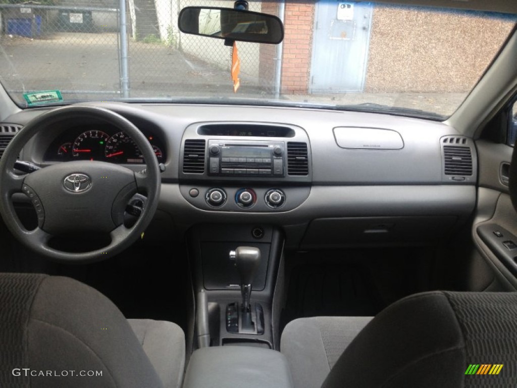 2005 Camry LE - Indigo Ink Pearl / Taupe photo #31