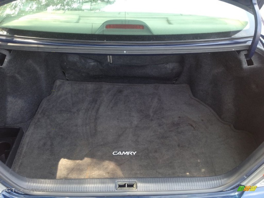 2005 Camry LE - Indigo Ink Pearl / Taupe photo #32
