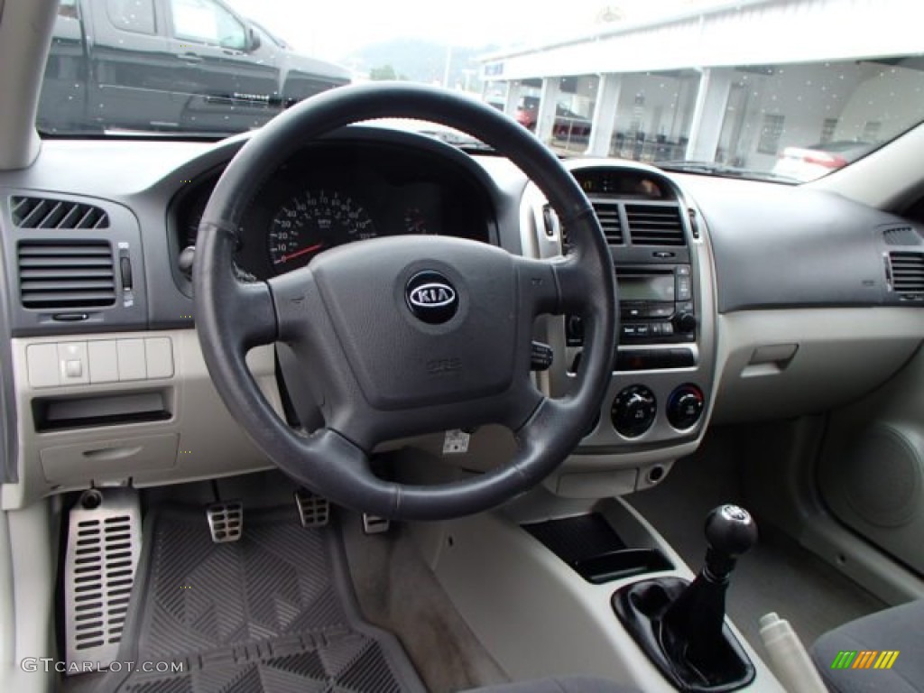 2006 Spectra Spectra5 Hatchback - Clear Silver / Gray photo #14
