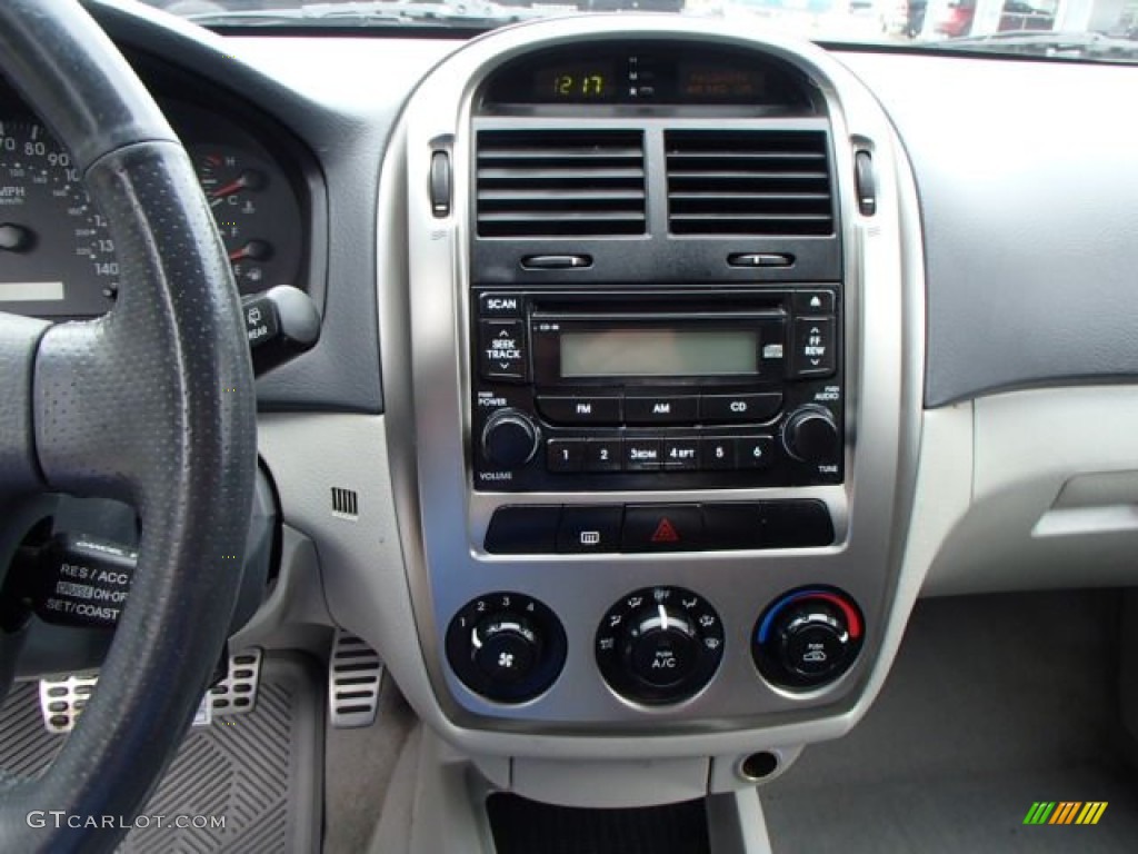 2006 Spectra Spectra5 Hatchback - Clear Silver / Gray photo #16