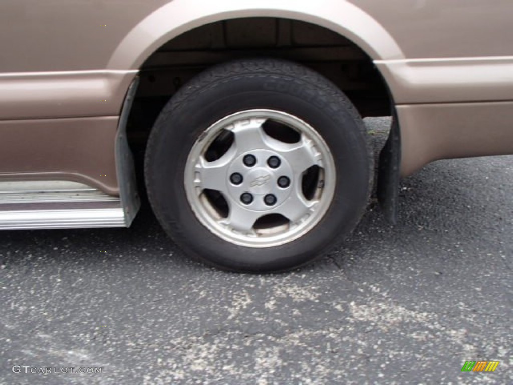 2005 Chevrolet Astro LS AWD Passenger Van Wheel Photo #83716684