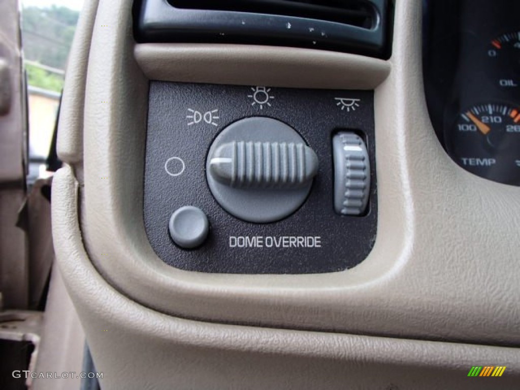 2005 Chevrolet Astro LS AWD Passenger Van Controls Photo #83716888