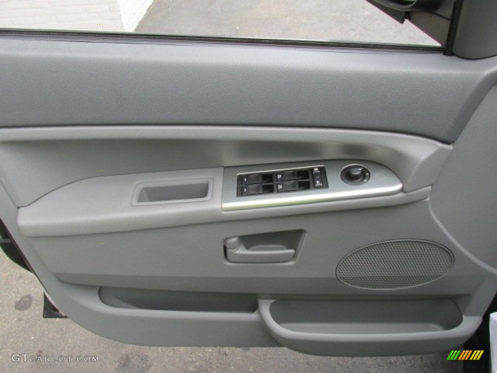 2006 Jeep Grand Cherokee Laredo 4x4 Medium Slate Gray Door Panel Photo #83716954