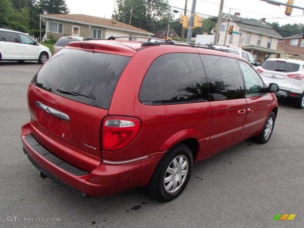 2005 Town & Country Touring - Inferno Red Pearl / Dark Khaki/Light Graystone photo #4