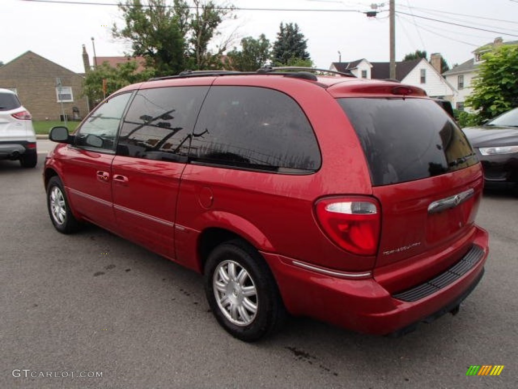 2005 Town & Country Touring - Inferno Red Pearl / Dark Khaki/Light Graystone photo #6