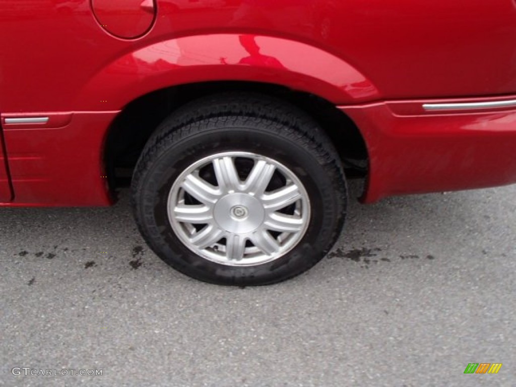 2005 Town & Country Touring - Inferno Red Pearl / Dark Khaki/Light Graystone photo #7