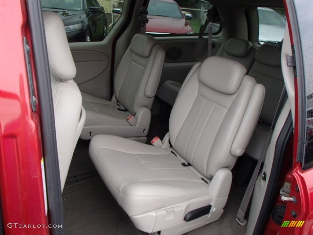 2005 Town & Country Touring - Inferno Red Pearl / Dark Khaki/Light Graystone photo #9