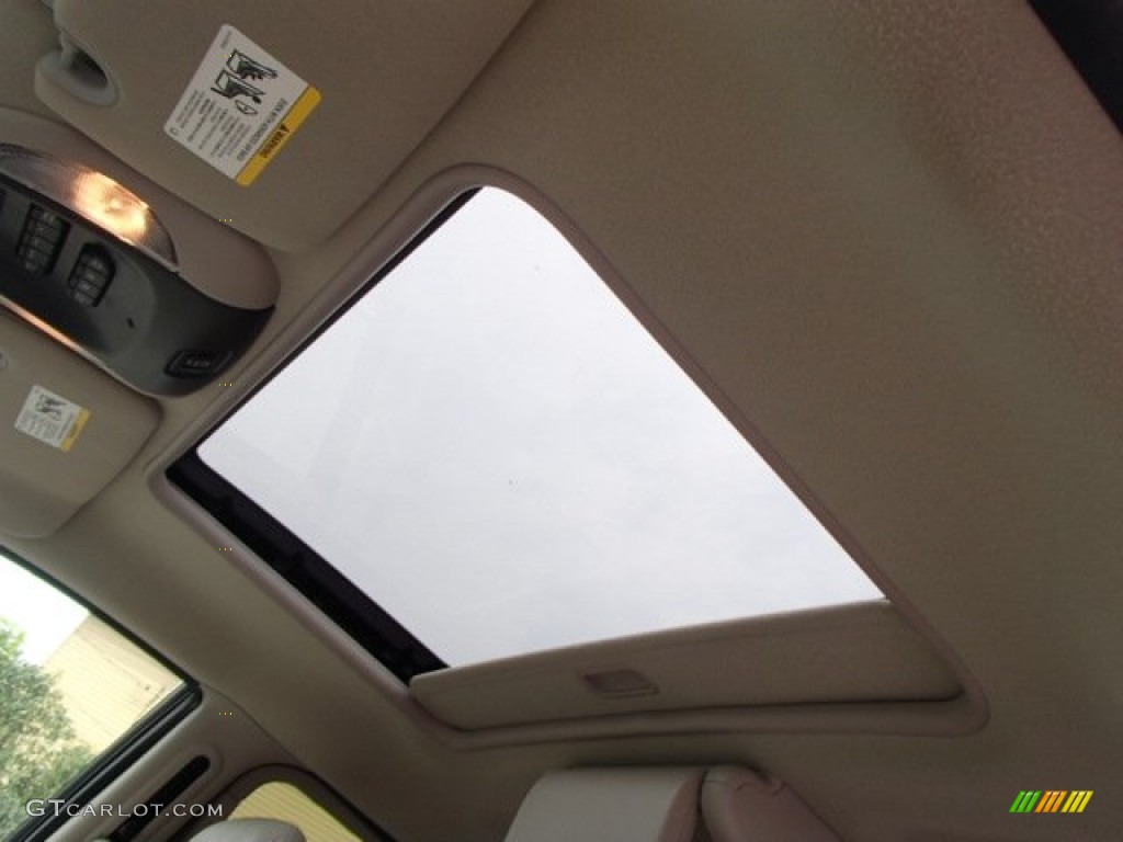 2005 Town & Country Touring - Inferno Red Pearl / Dark Khaki/Light Graystone photo #12