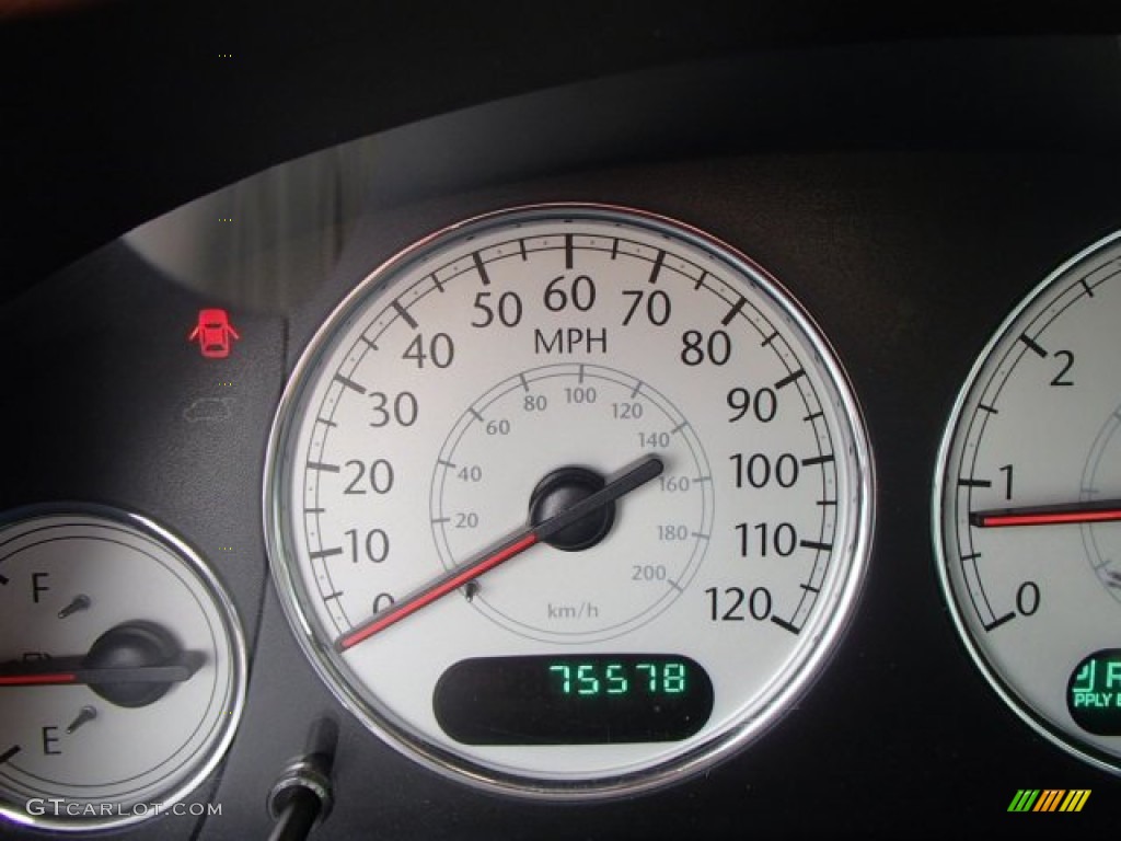 2005 Town & Country Touring - Inferno Red Pearl / Dark Khaki/Light Graystone photo #14