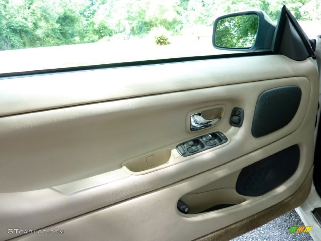 2001 Volvo C70 LT Convertible Door Panel Photos