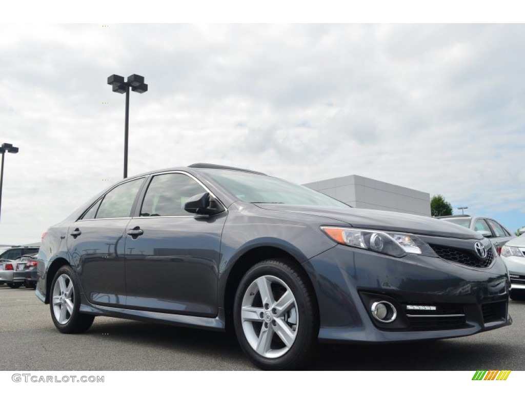 2013 Camry SE - Magnetic Gray Metallic / Black photo #3