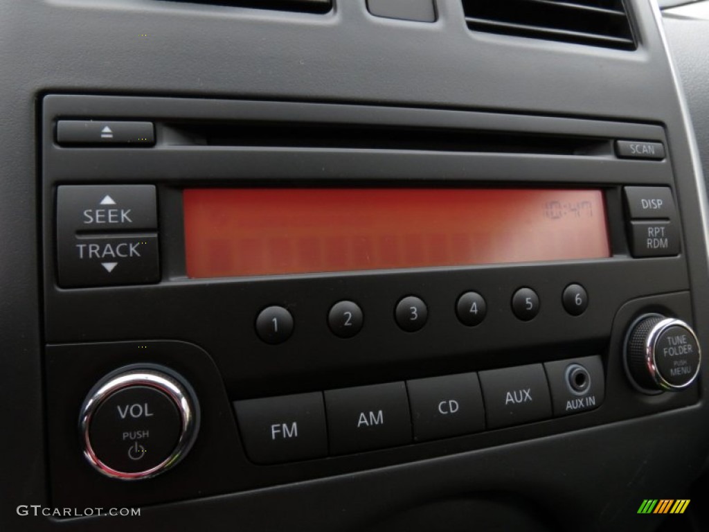 2014 Nissan Versa Note SV Audio System Photo #83730310