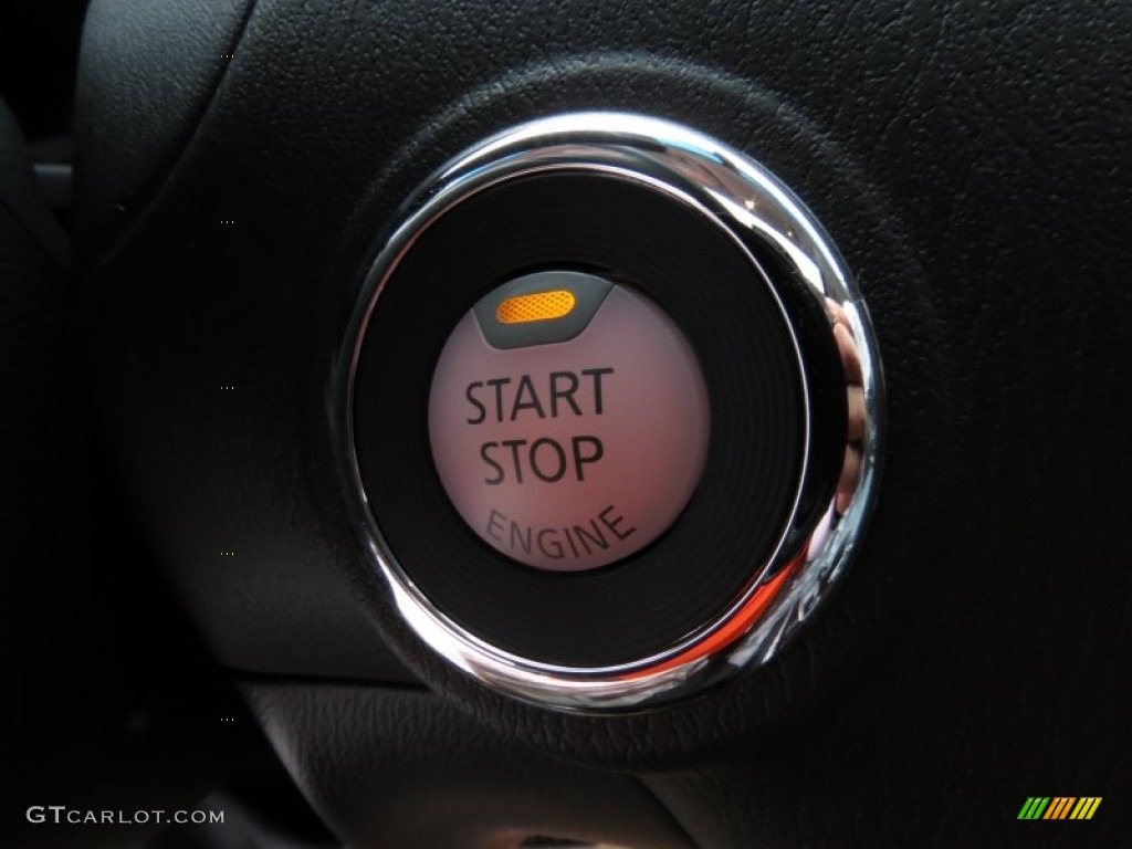 2014 Nissan Pathfinder SL Controls Photos