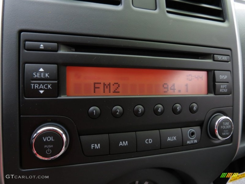 2014 Nissan Versa Note SV Audio System Photo #83731566