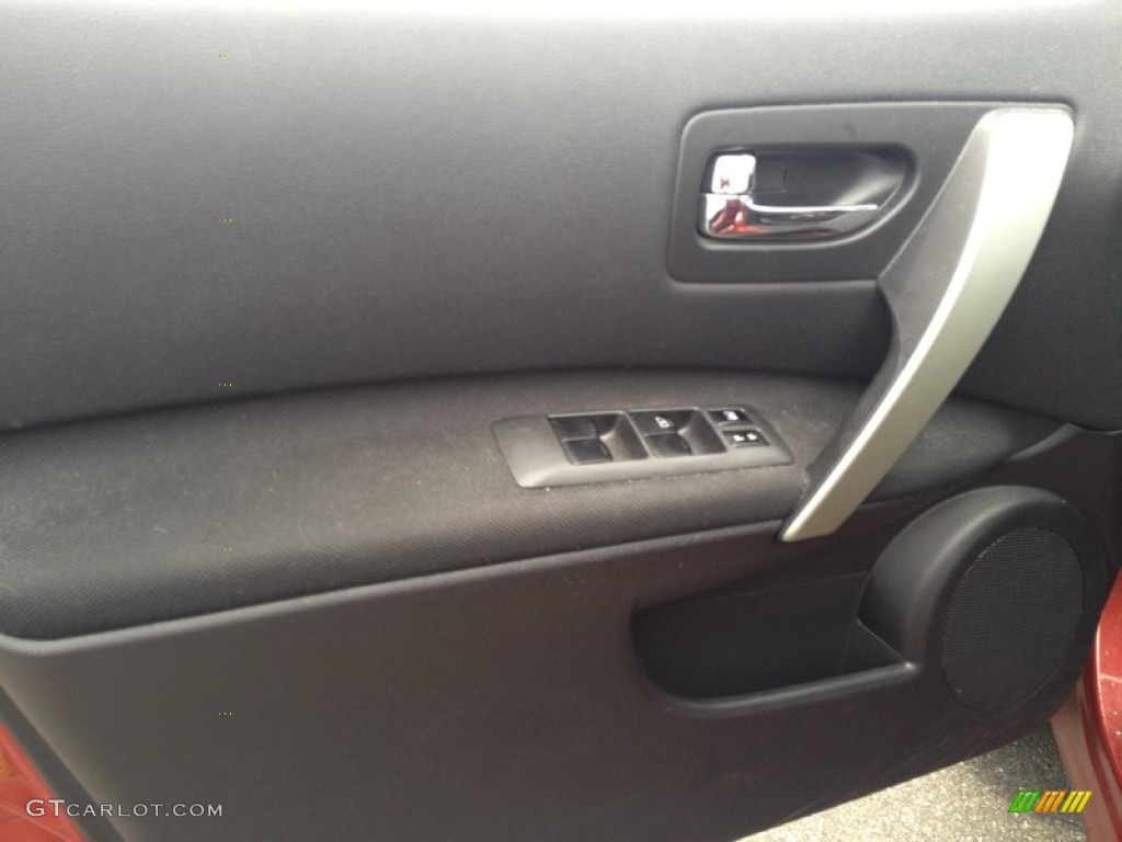 2011 Rogue SV AWD - Cayenne Red / Black photo #8