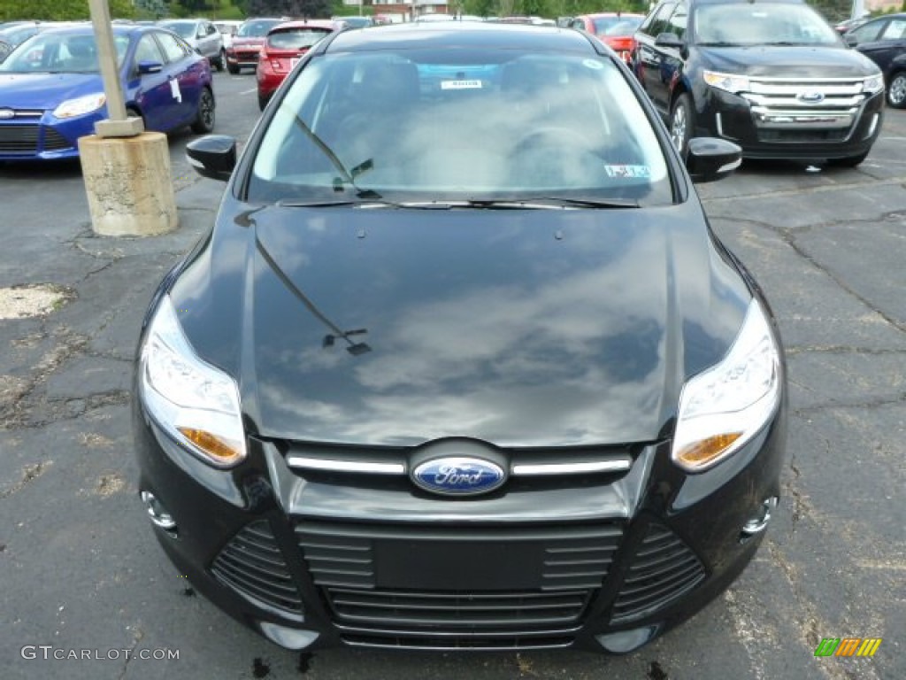 Tuxedo Black 2014 Ford Focus SE Hatchback Exterior Photo #83741437