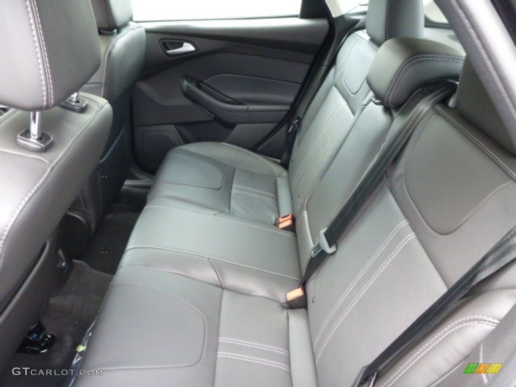 Charcoal Black Interior 2014 Ford Focus SE Hatchback Photo #83741506