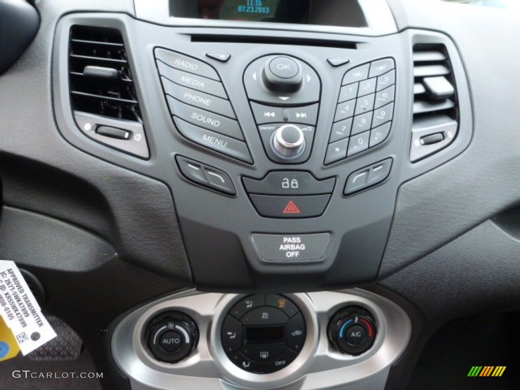 2014 Ford Fiesta SE Sedan Controls Photo #83742255
