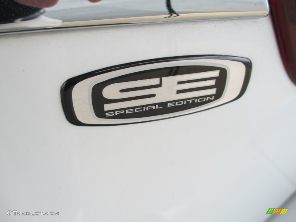 2011 Endeavor SE AWD - White Pearl / Black photo #10