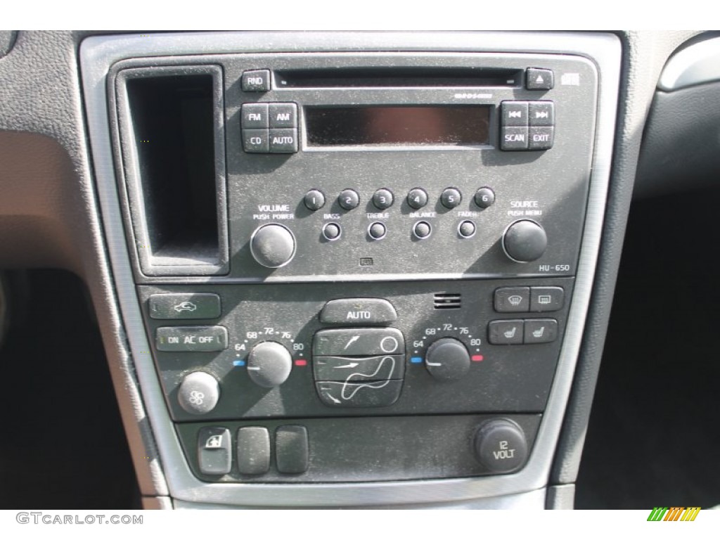2007 Volvo V70 2.4 Controls Photo #83750101