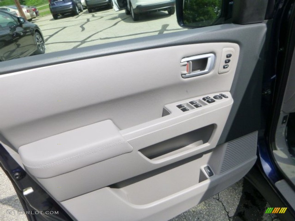 2013 Honda Pilot Touring 4WD Gray Door Panel Photo #83753503