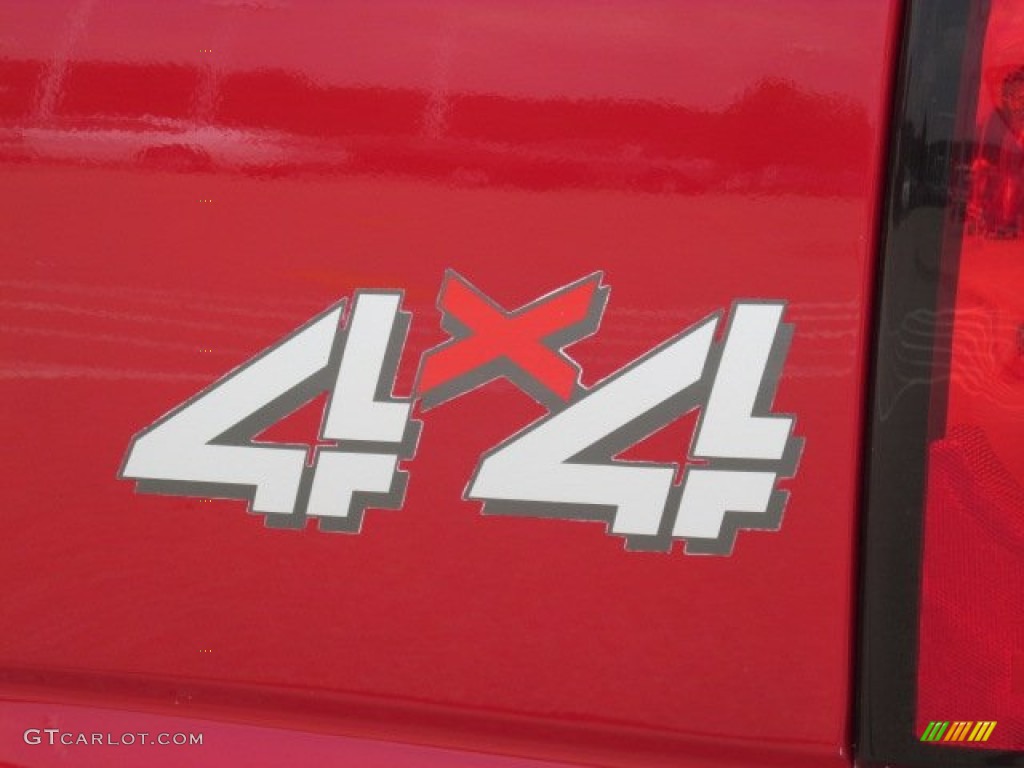 2006 Silverado 1500 Work Truck Regular Cab 4x4 - Victory Red / Dark Charcoal photo #7