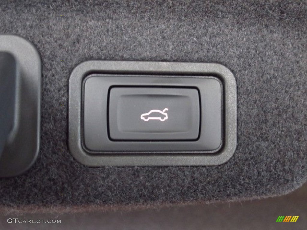 2014 Audi S8 quattro S Controls Photo #83756635