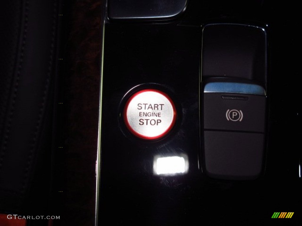 2014 Audi S8 quattro S Controls Photo #83757178